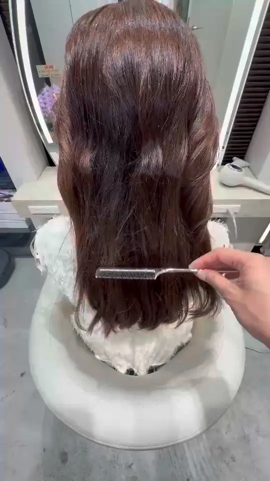 うねり・広がりを整えたストレート BEFORE