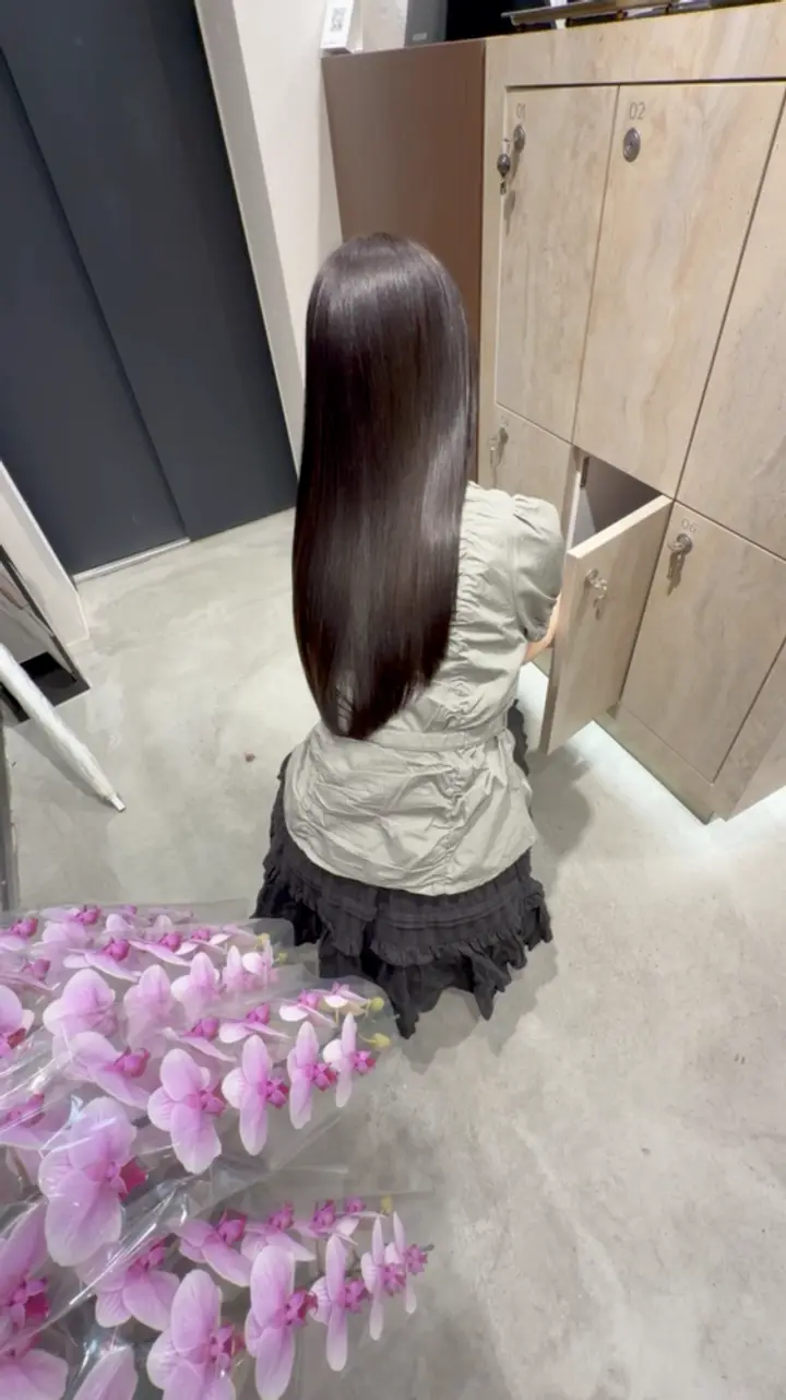 艶のあるストレートヘア 1